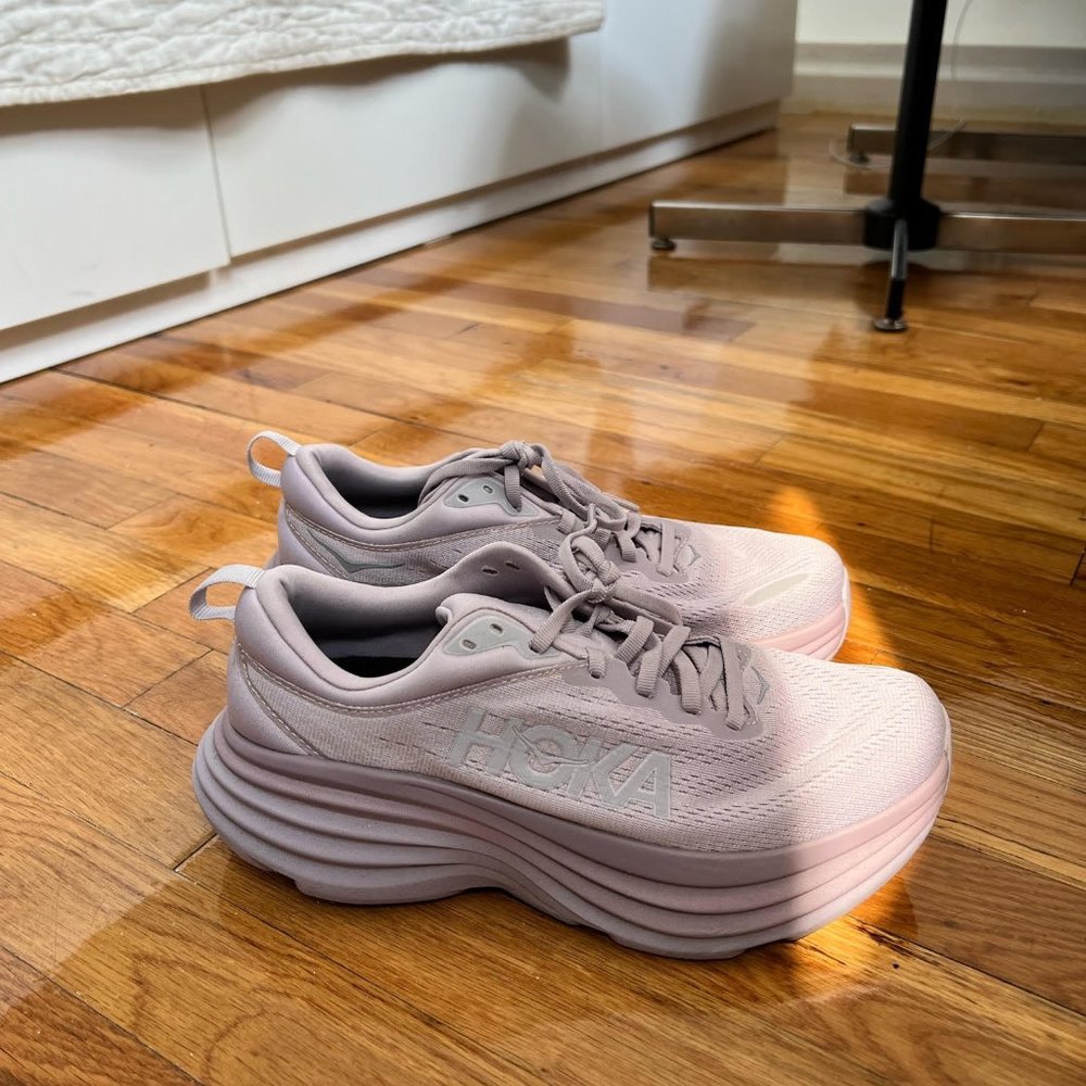 Hoka Bondi 8 womens running shoes in size 8 (8B) in Lilac Marble / Elderberry